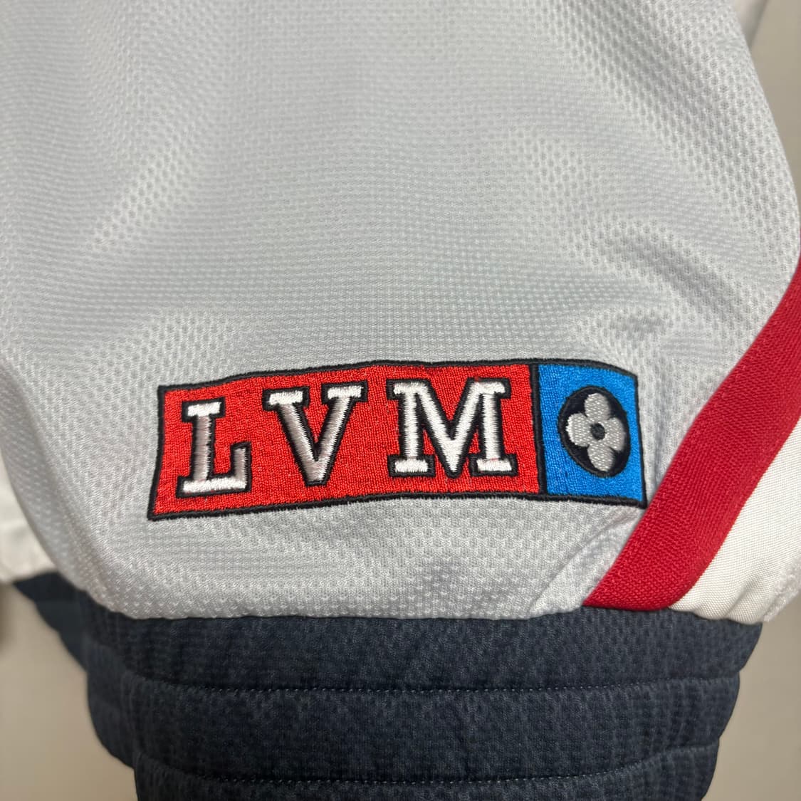 [XL/유일매물/새상품급] 루이비통 엠빌리쉬 매쉬 자켓 상품이미지3