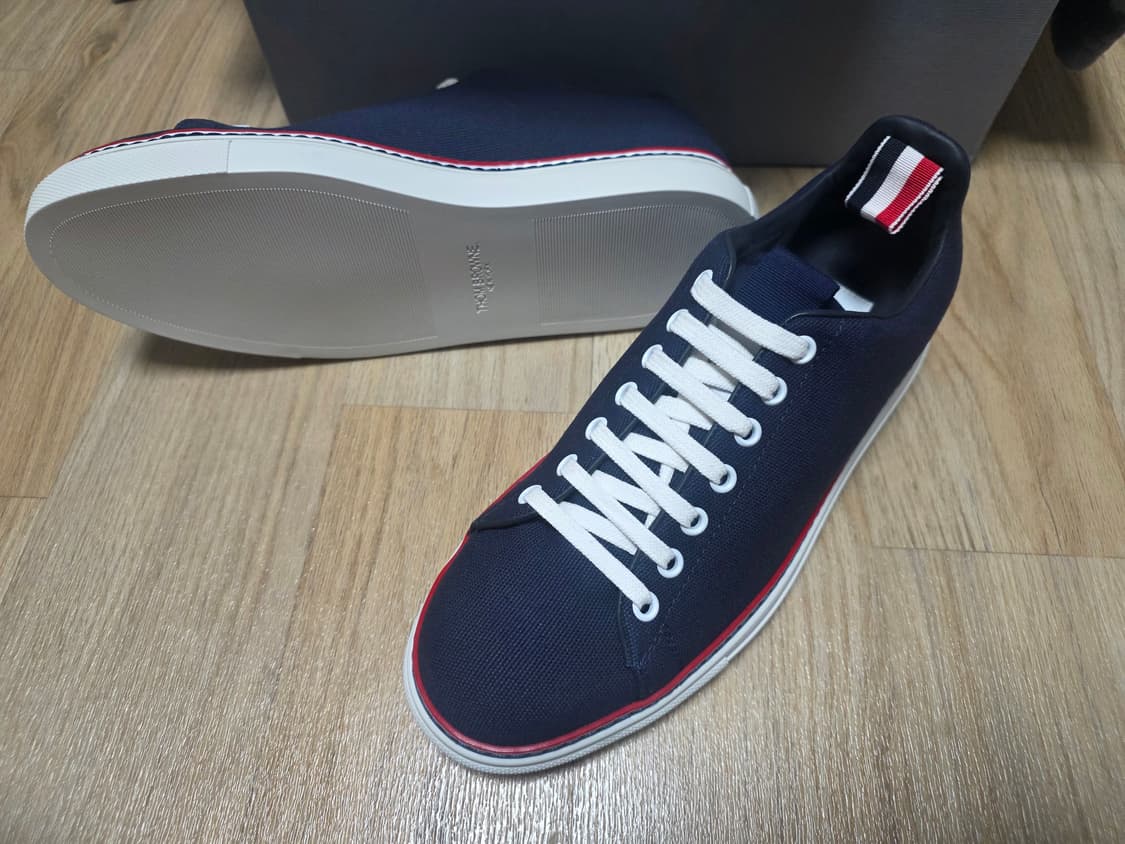 톰브라운 스니커즈 신발 새제품 8사이즈 (260-265) 팝니다. 상품이미지2