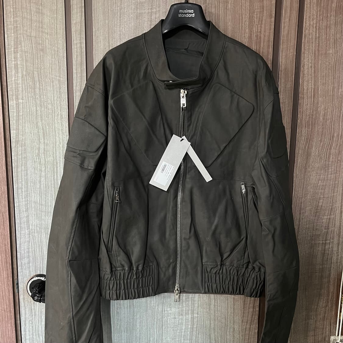 [새상품] 르마드 엠보 라이더 자켓 차콜 상품이미지1