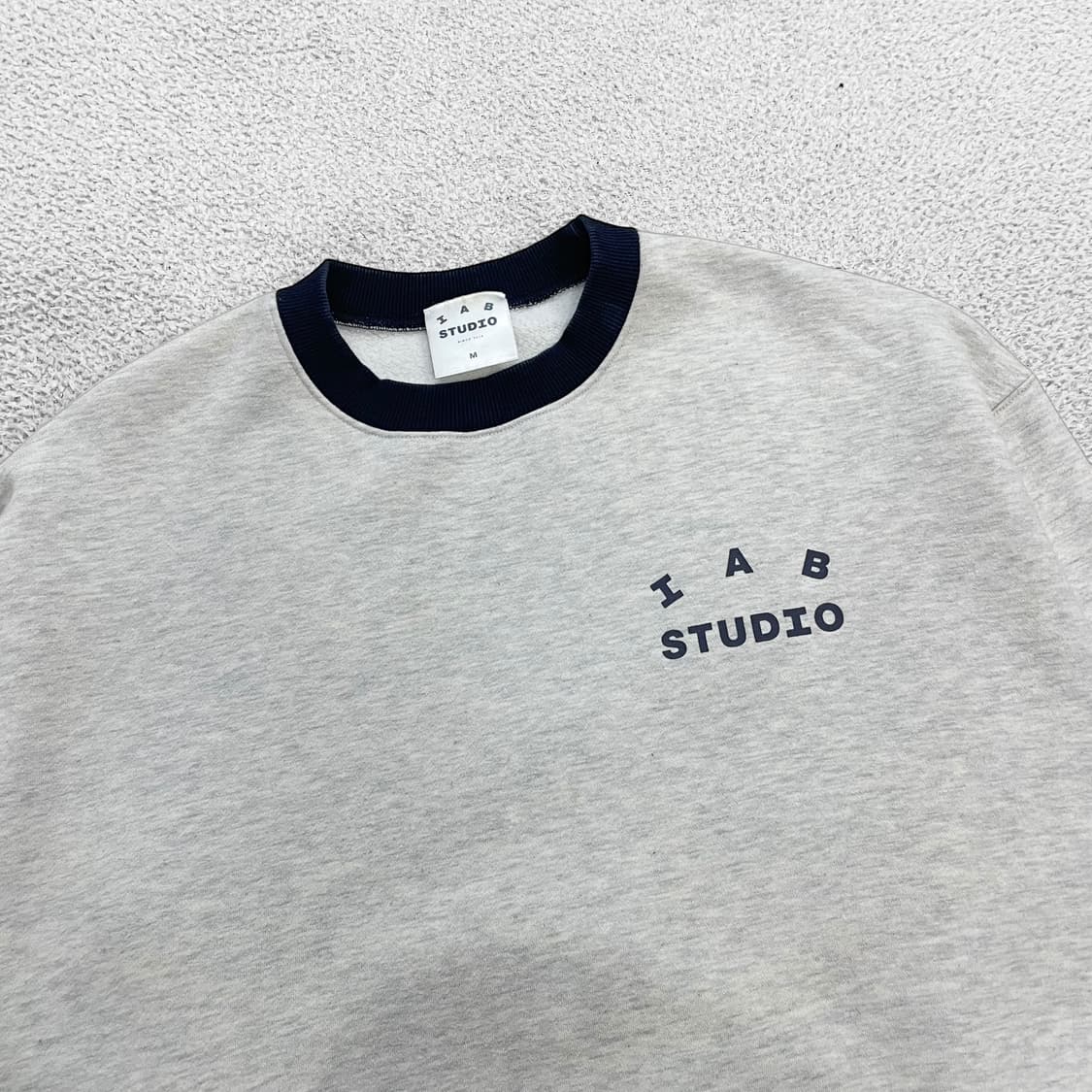 아이앱스튜디오 스펠 로고 스웨트셔츠 맨투맨 상품이미지4