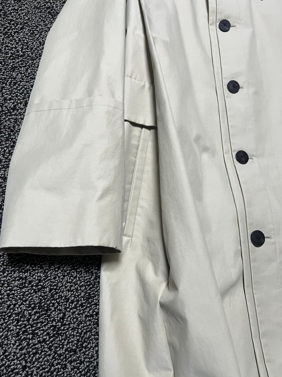 우영미 더블 커프스 버클 트렌치 코트 48 사이즈 상품이미지7