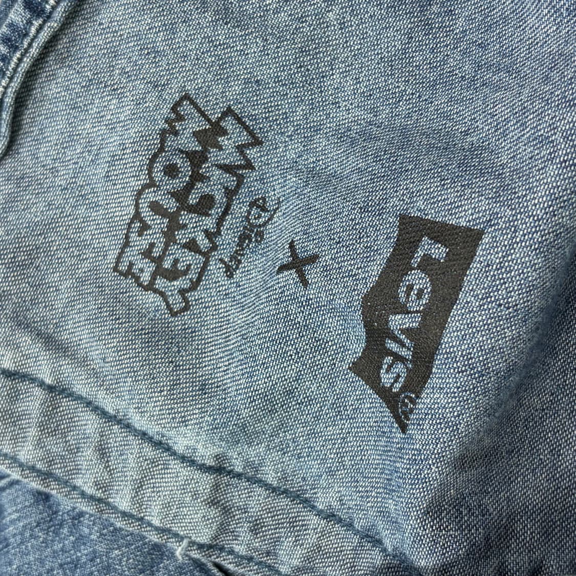 Levi's 리바이스x미키마우스 데님 셔츠 상품이미지4
