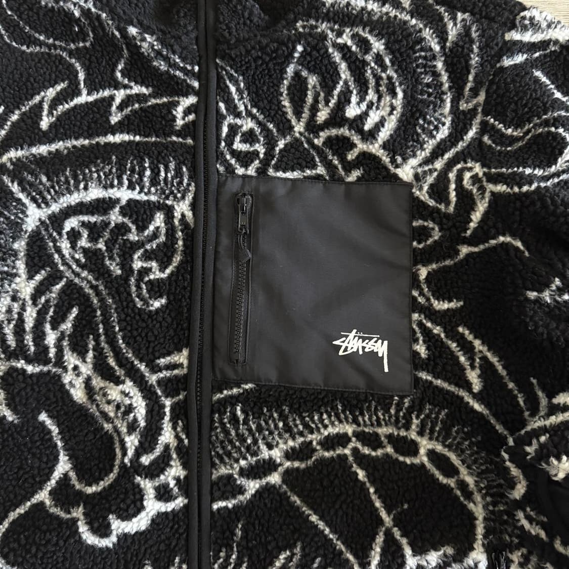 스투시 드래곤 패턴 플리스 자켓 블랙 상품이미지3