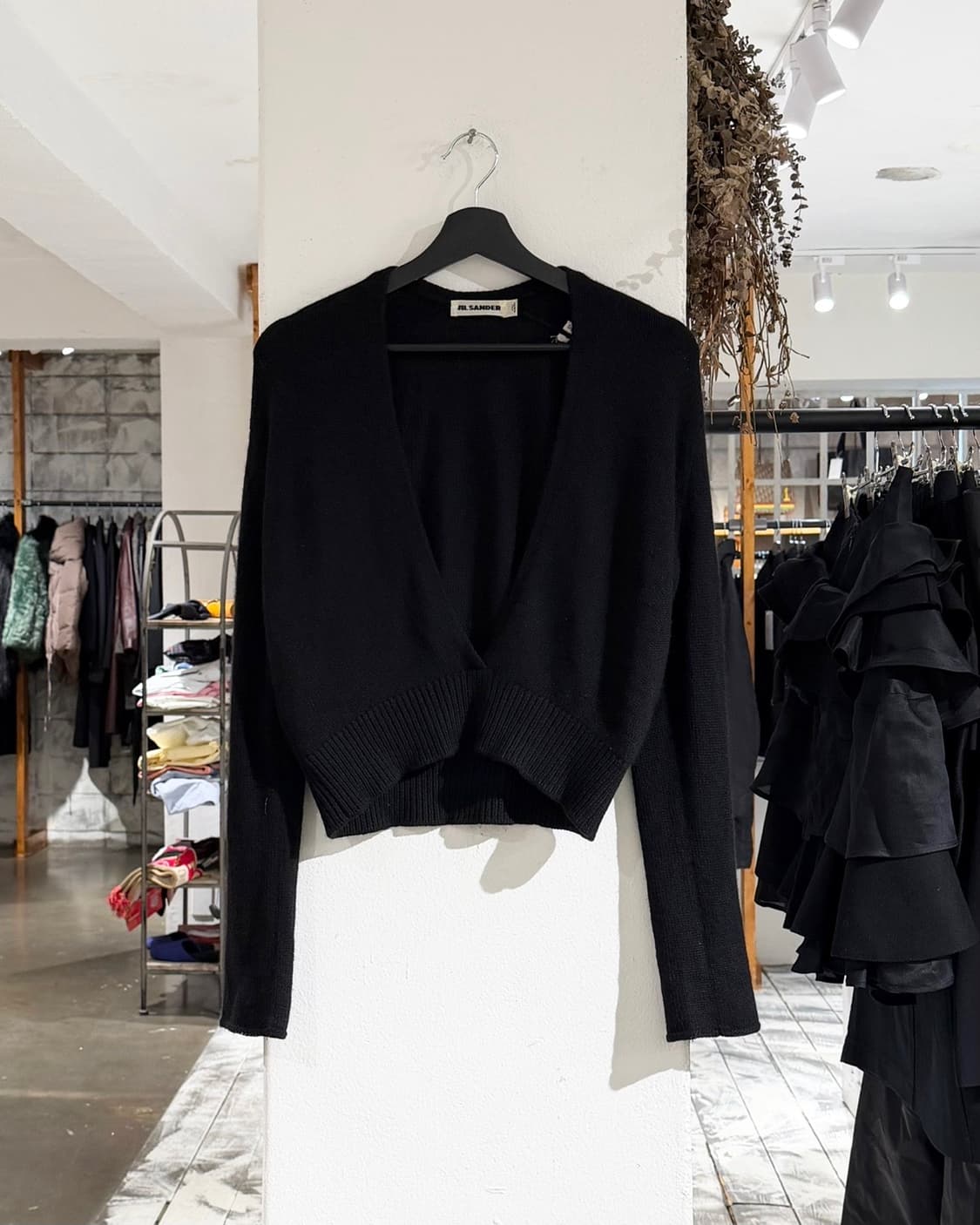 질샌더 블랙 딥 브이넥 캐시미어 니트 롱 슬리브 상품이미지1