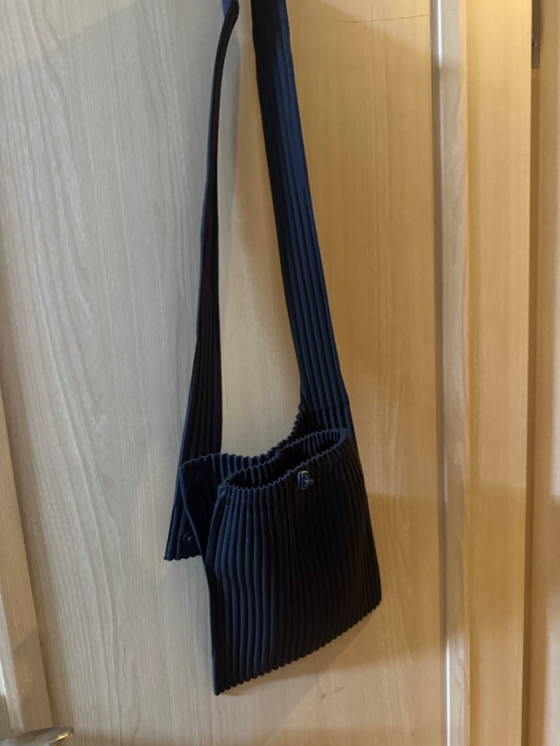 이세이미야케 옴므플리세 포켓 크로스바디 백 상품이미지2