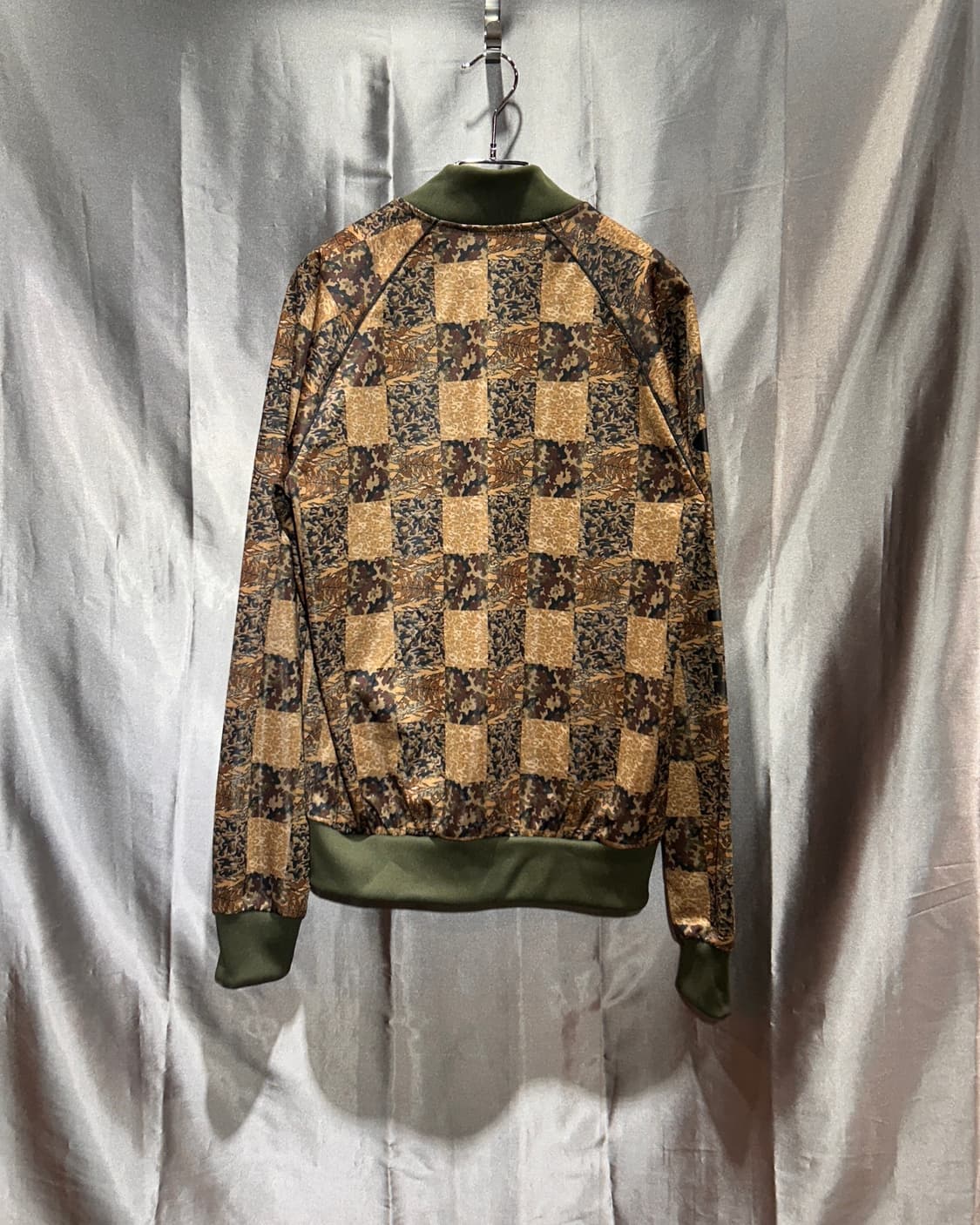 M 아디다스 리얼트리 카모패턴 카키 트랙탑 상품이미지3