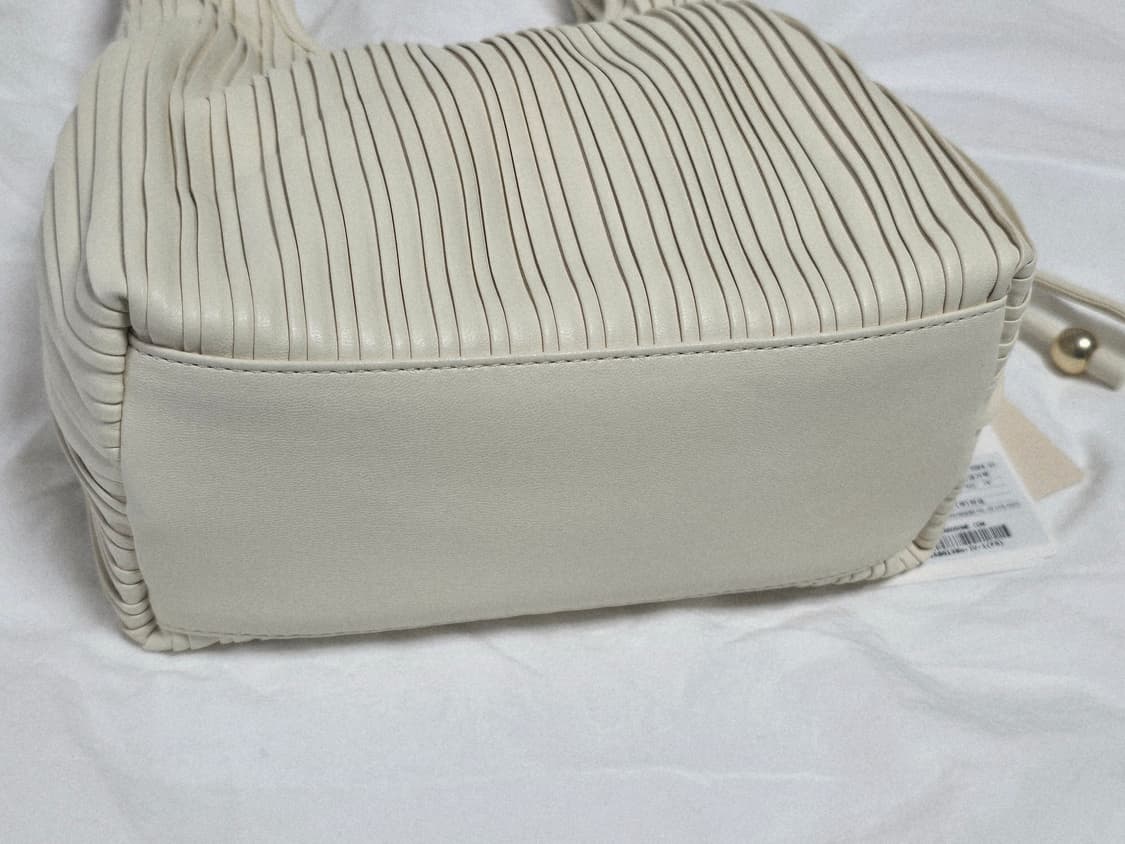 (한섬) LATT 모르 플리츠 토드백 새제품 상품이미지4