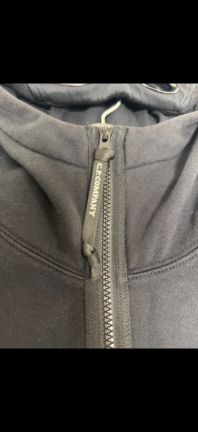 C.P. Company 고글 후드 하프집업 블랙 상품이미지3