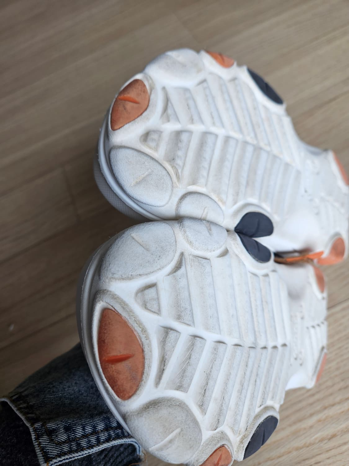 크록스 올터레인 클로그 화이트 M11(290)
 상품이미지7