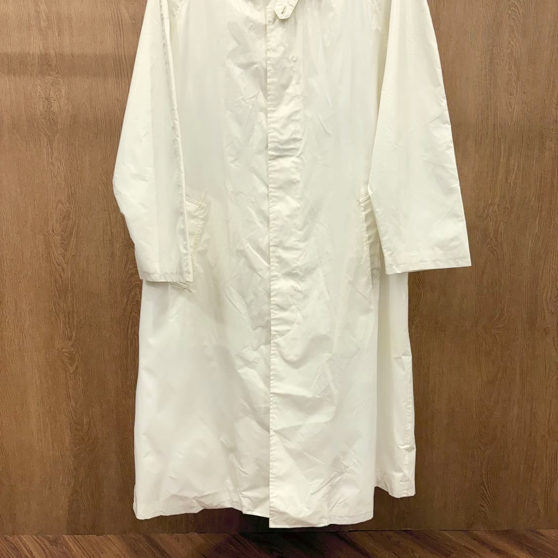 더블렛 긴팔 코팅 롱 코트 미니멀 싱글 후면 레터링 자수 디테일 화이트 상품이미지5