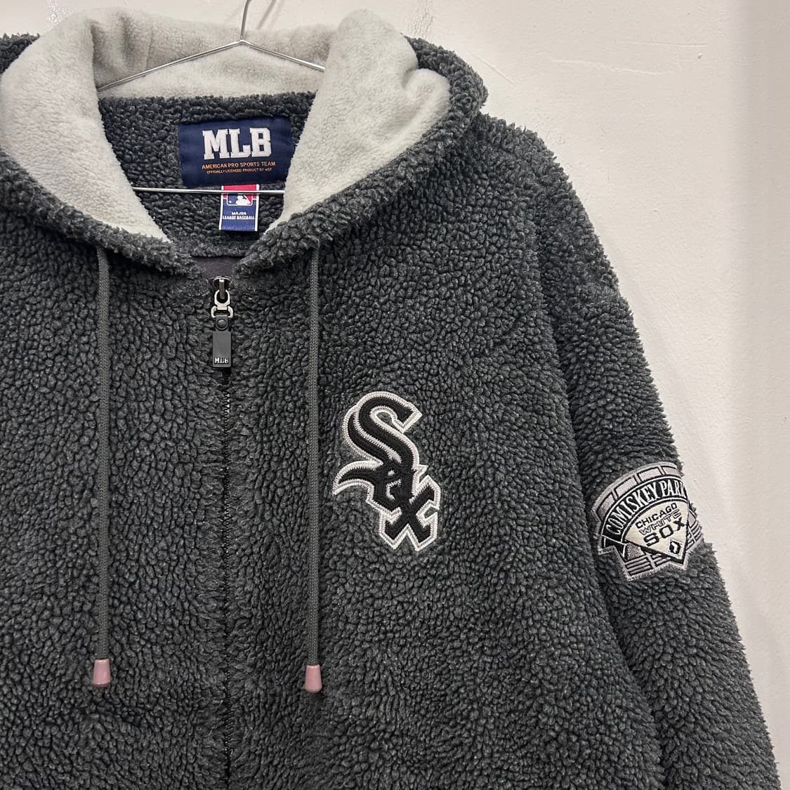 MLB 시카고 화이트삭스 와펜로고 뽀글이 후드 플리스 상품이미지1