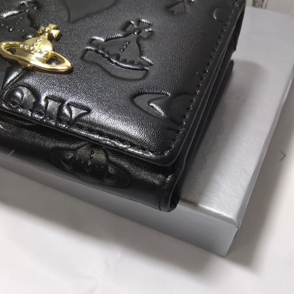 비비안웨스트우드 아카이브 무광 펀칭 레더 금장 orb 하프월렛 반지갑 상품이미지3