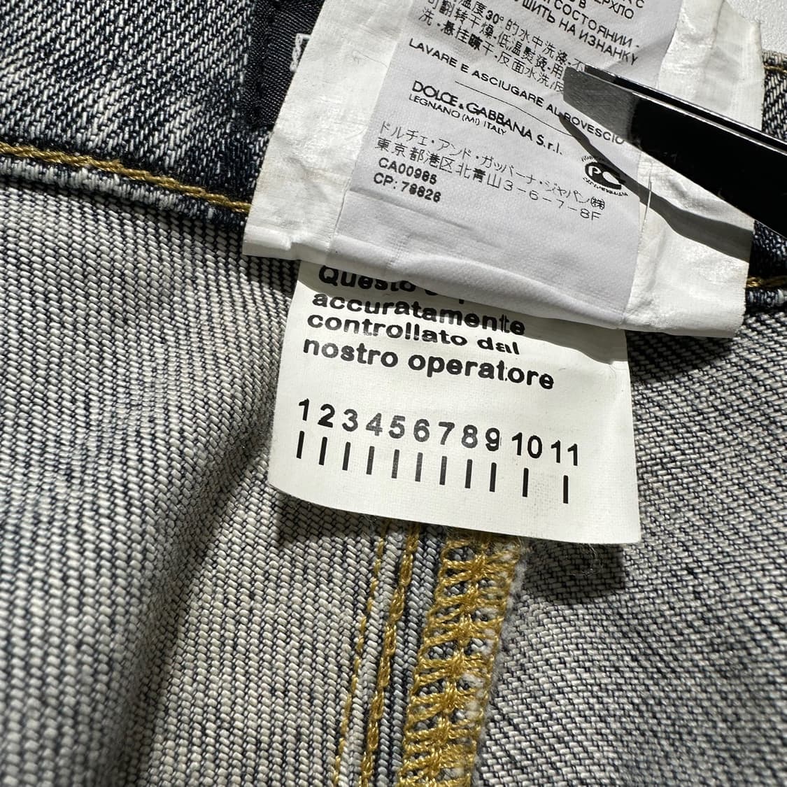 돌체 앤 가바나 메탈 플레이트 워시드 데님 팬츠 상품이미지9