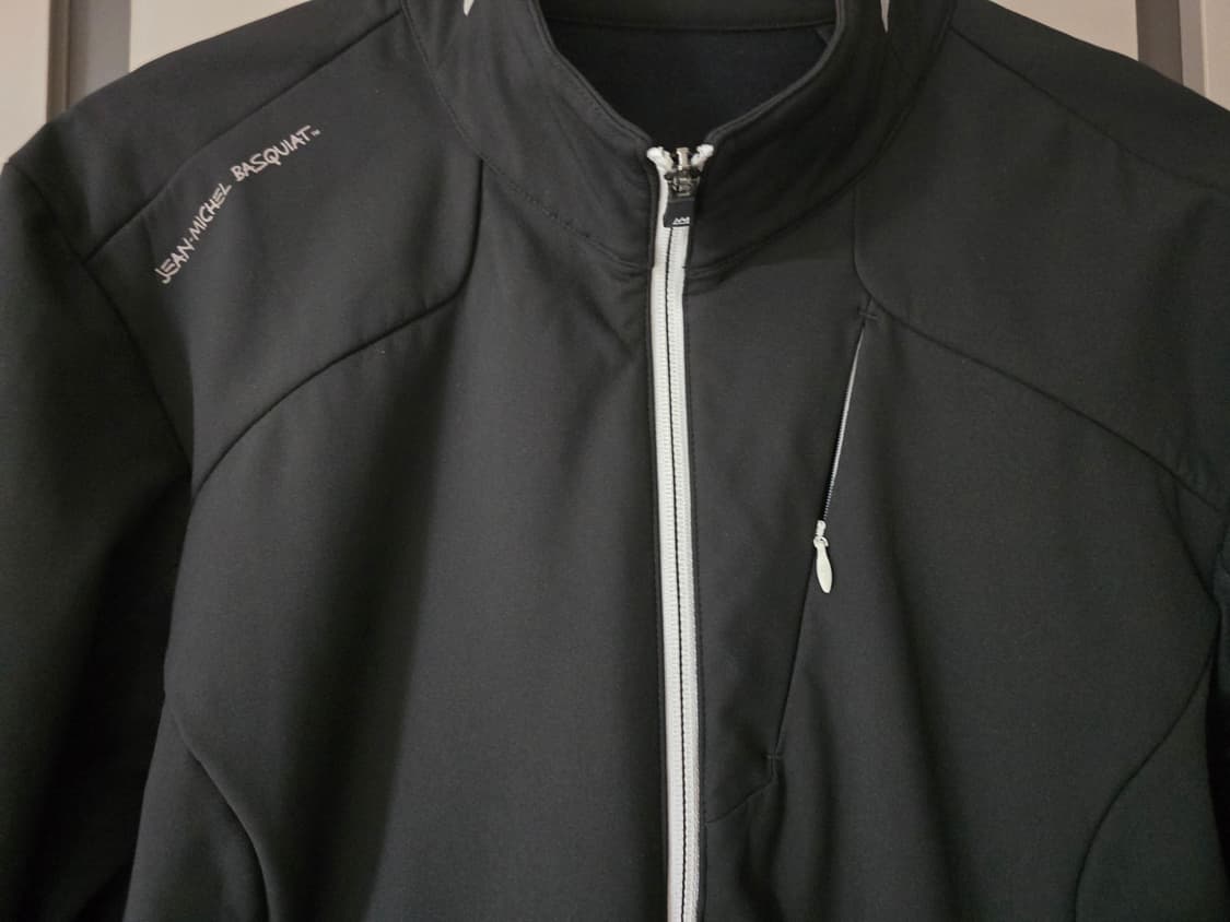 장미쉘바스키아 소프트쉘 자켓.
싸이즈 100~105 상품이미지6