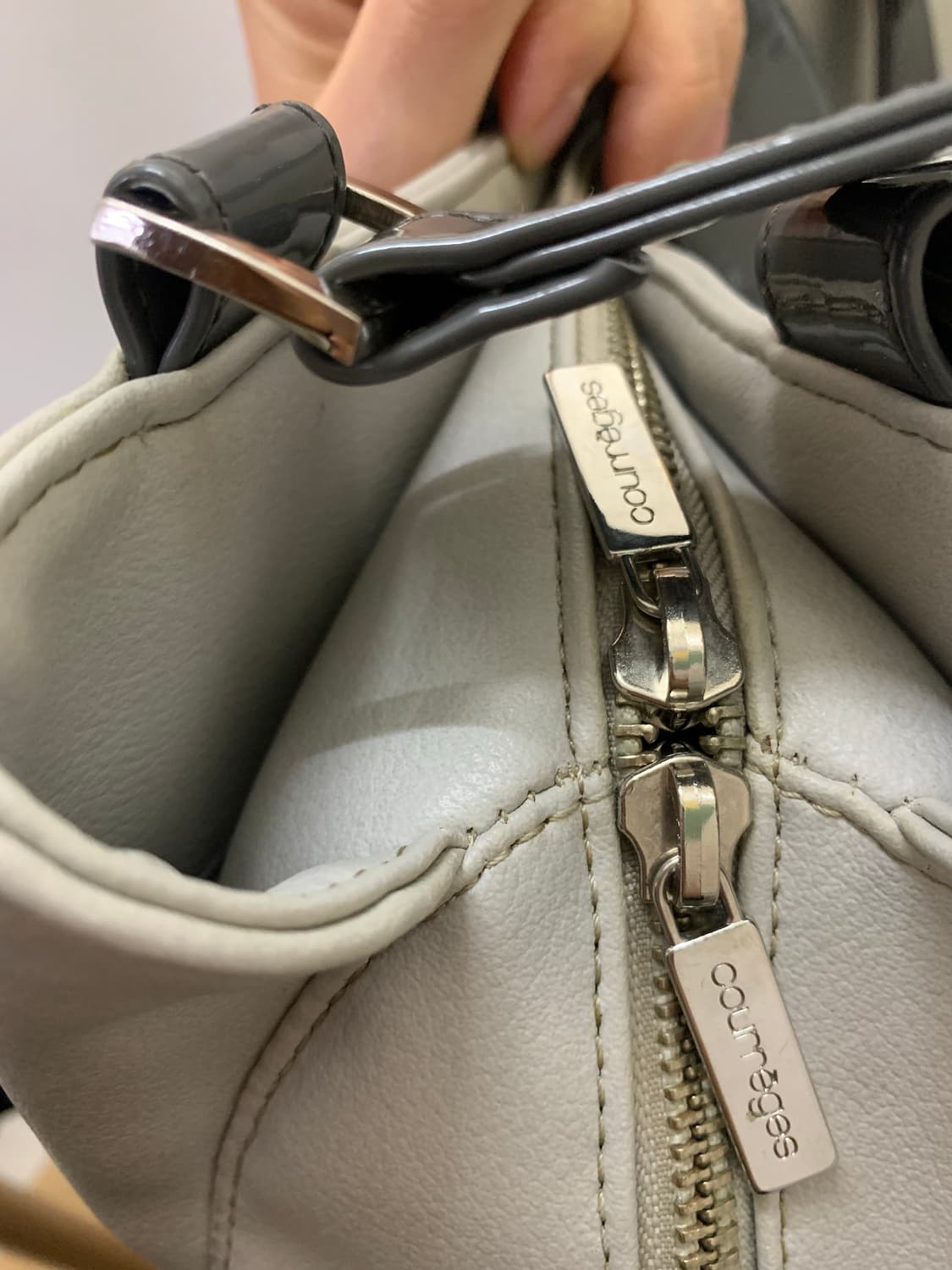 꾸레쥬 그레이 레더 토트백 상품이미지6