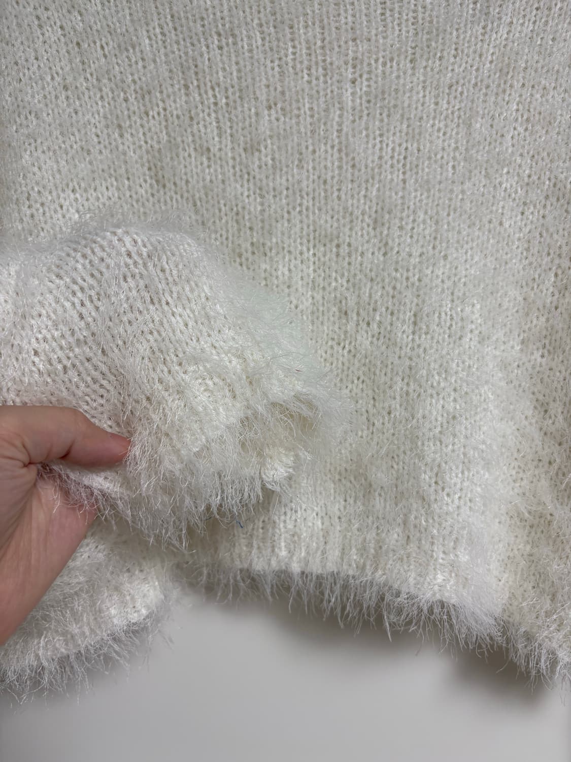 앙고라 화이트 크롭 니트 상품이미지2