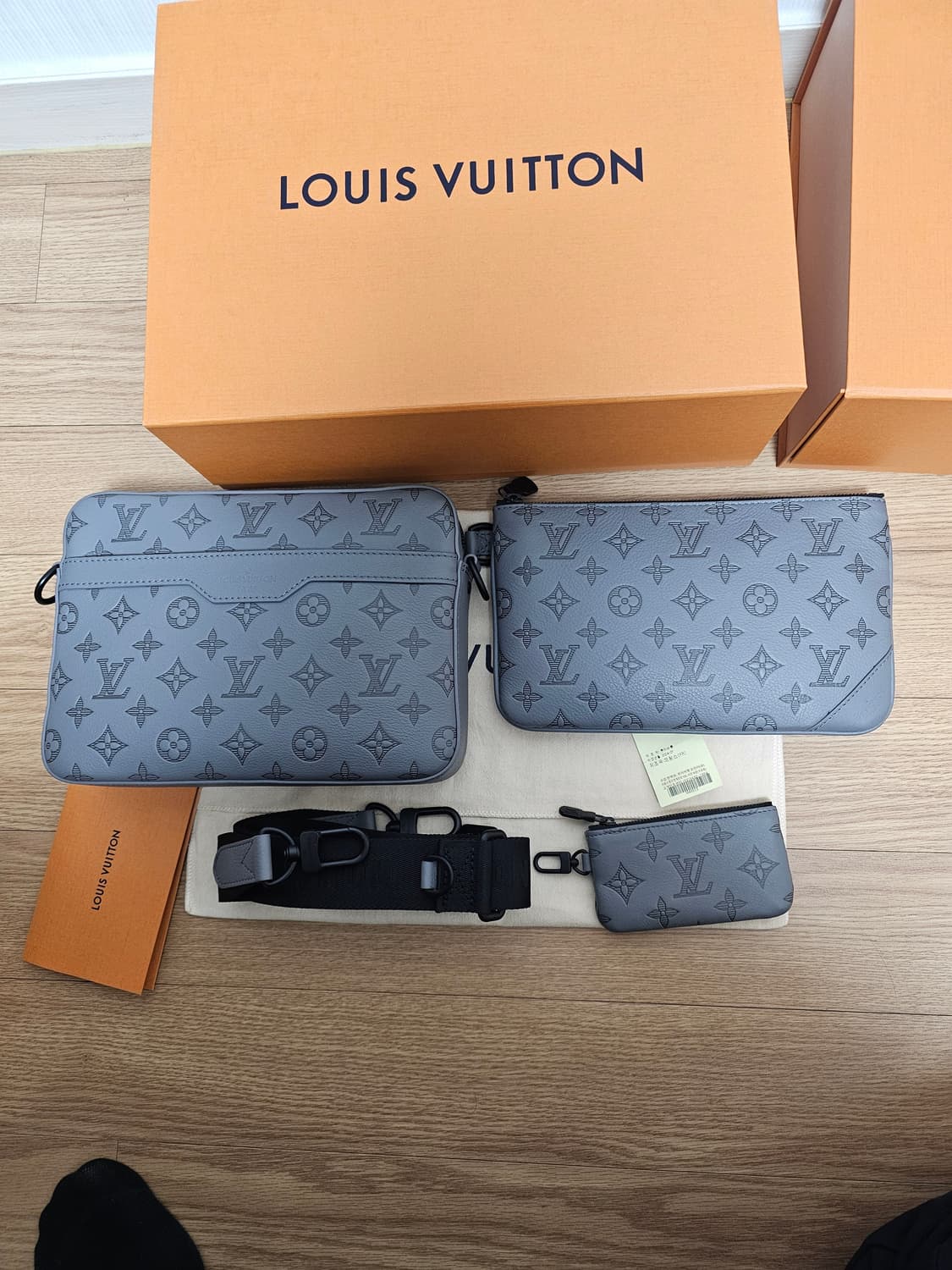 루이비통 올레더 트리오 메신저 크로스백 신형 그레이 25년8월 상품이미지7