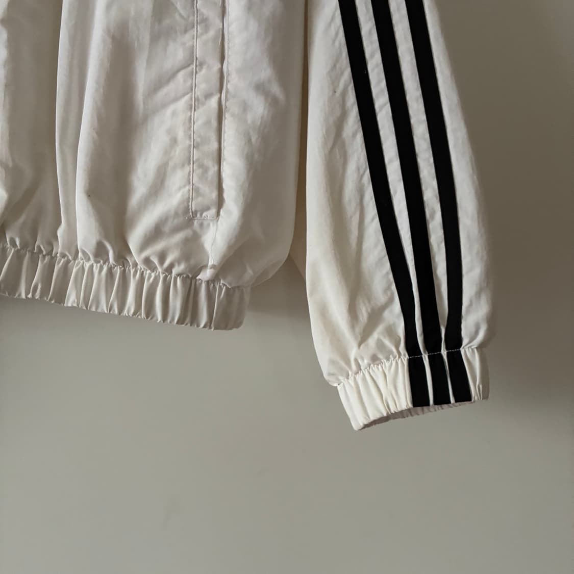 아디다스 크롭 후드 바람막이 상품이미지3