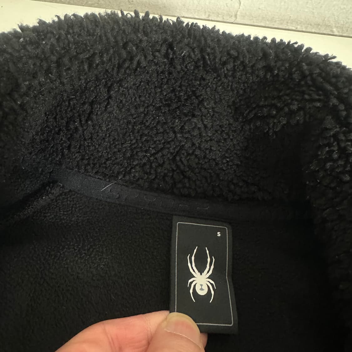 우먼OS 스파이더 블랙 오버핏 밑단스트링 반집업후리스 상품이미지6