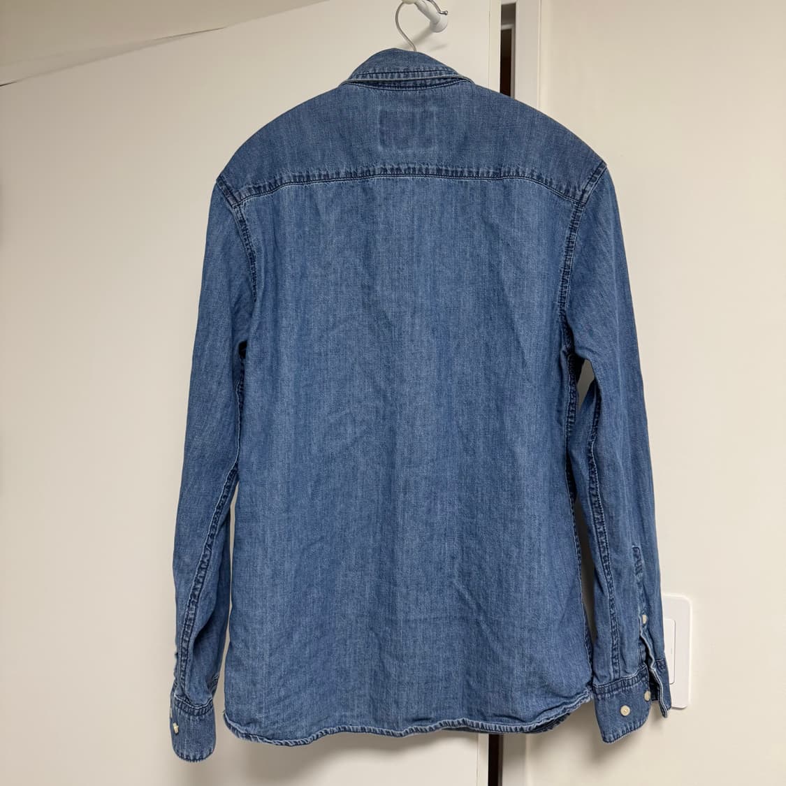 헨리코튼 데님 셔츠 100사이즈 상태좋고 예쁩니다. 상품이미지7