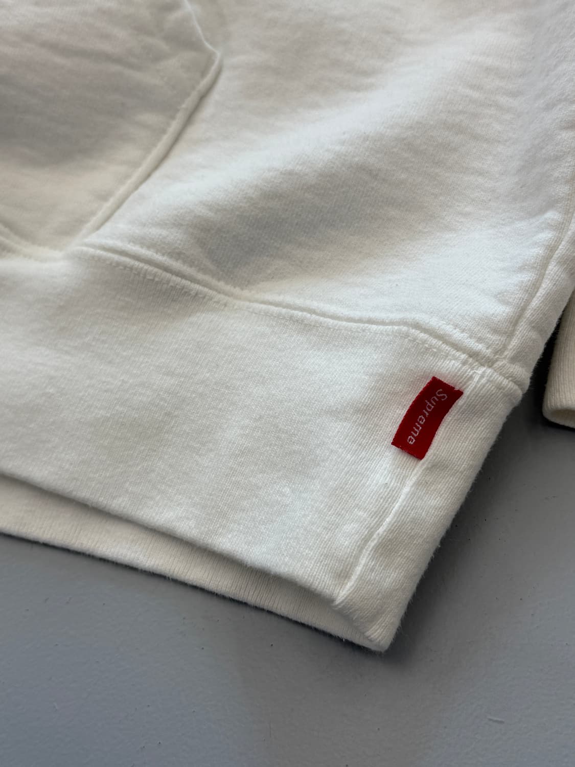 슈프림 루즈핏 23FW 서울 박스로고 화이트 스웻 후드 상품이미지4