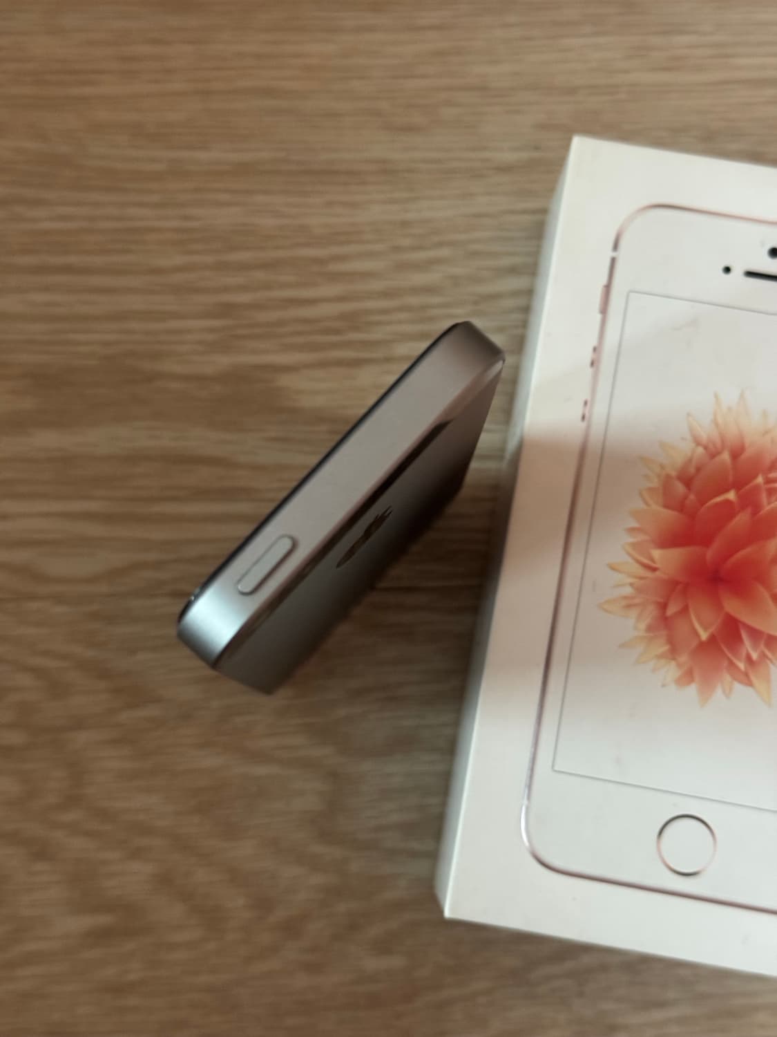 아이폰se 스페이스그레이 64기가 상품이미지4