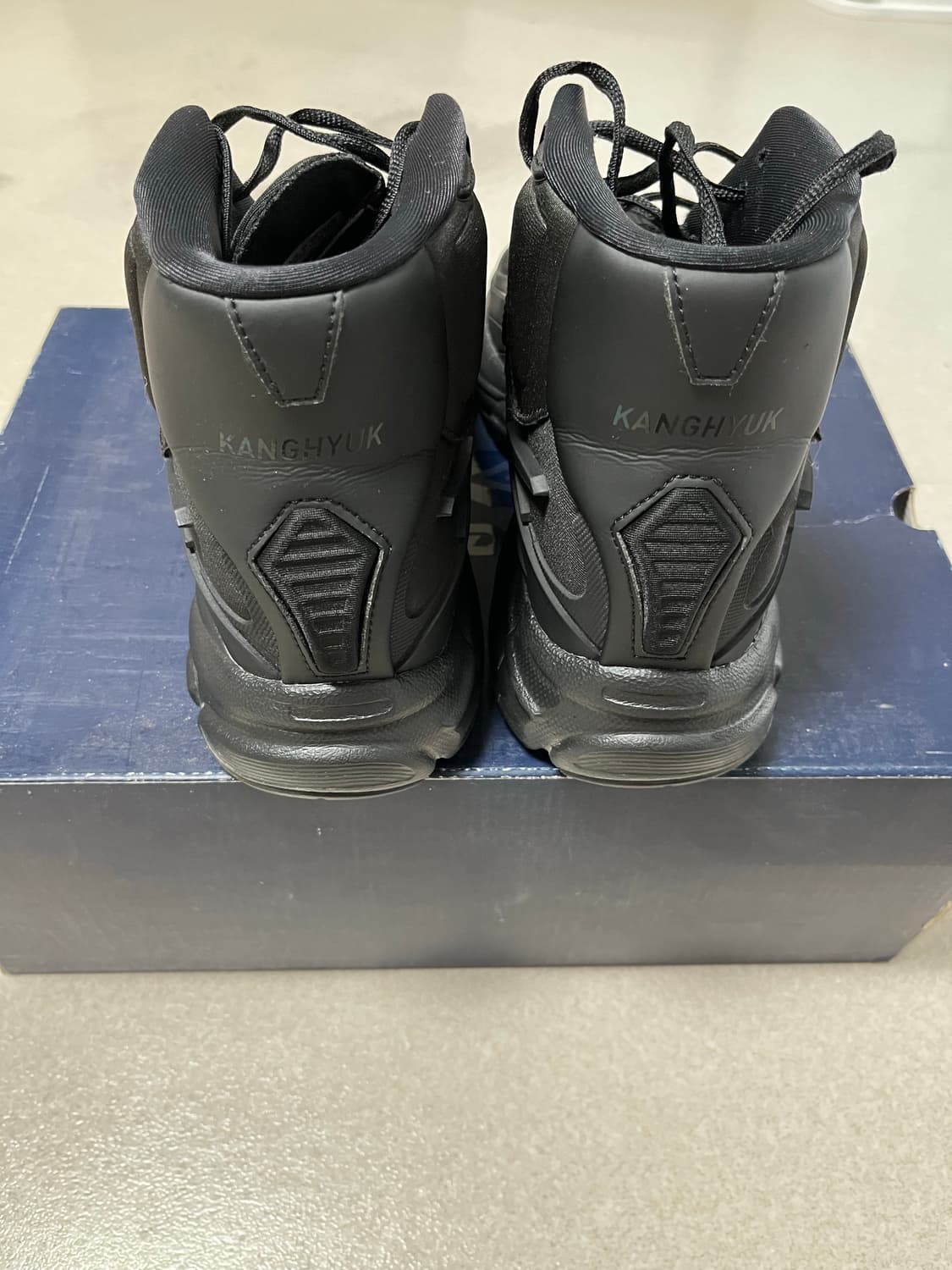 리복 x 강혁 프리미어 로드 모던 미드 블랙 270사이즈 팝니다 상품이미지3