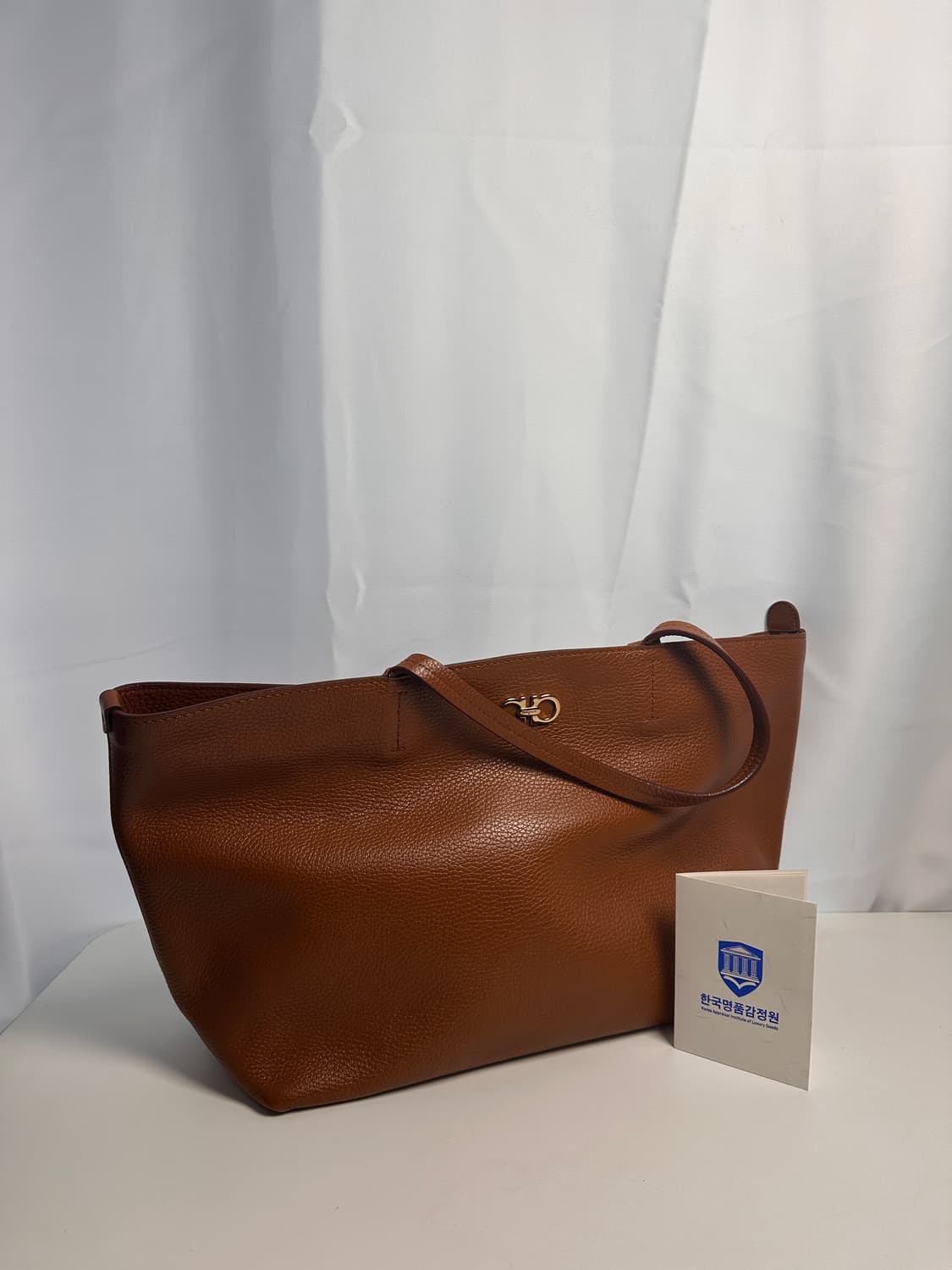 살바토레 페라가모 레더 토트백 페레가모 상품이미지1