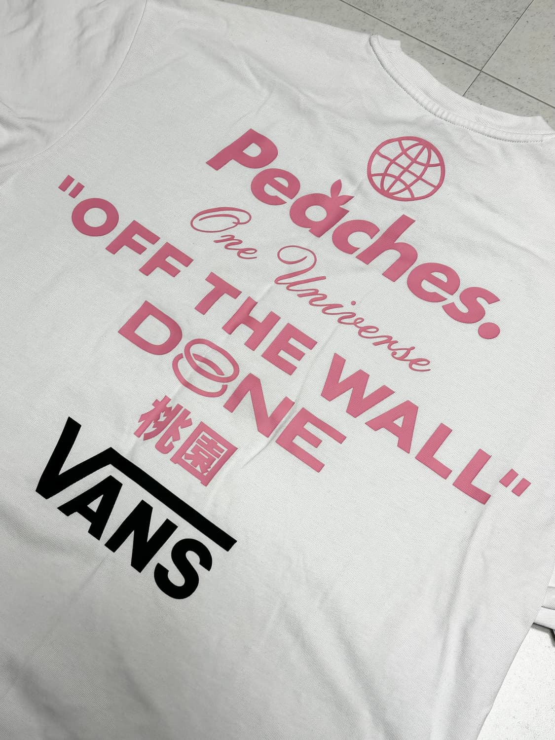 반스 x 피치스 스테이플 숏슬리브 티셔츠 화이트 상품이미지5