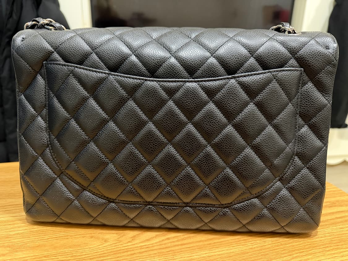 샤넬 클래식 캐비어 플랩백 블랙 은 상품이미지2