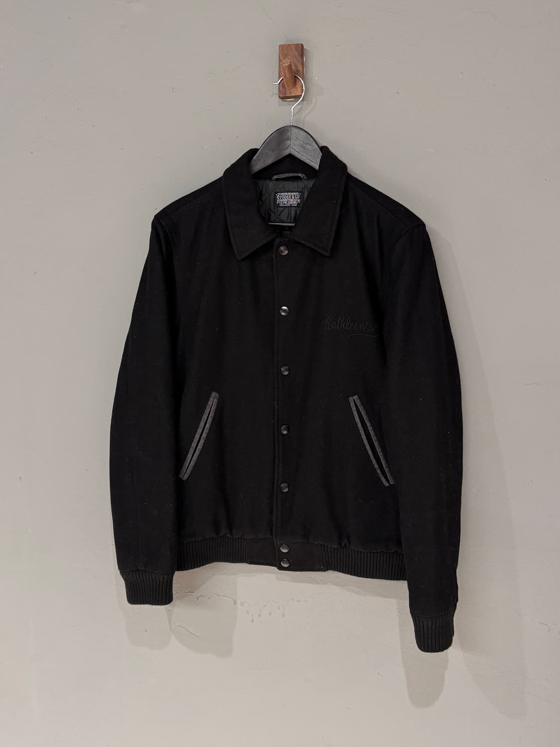 Stooge & Co 레터링 누빔 바시티자켓 상품이미지3