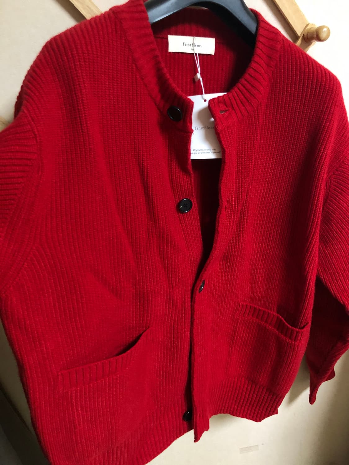 [새상품] 퍼스트 플로어 라운드넥 가디건 비비드 레드 50 사이즈 상품이미지4