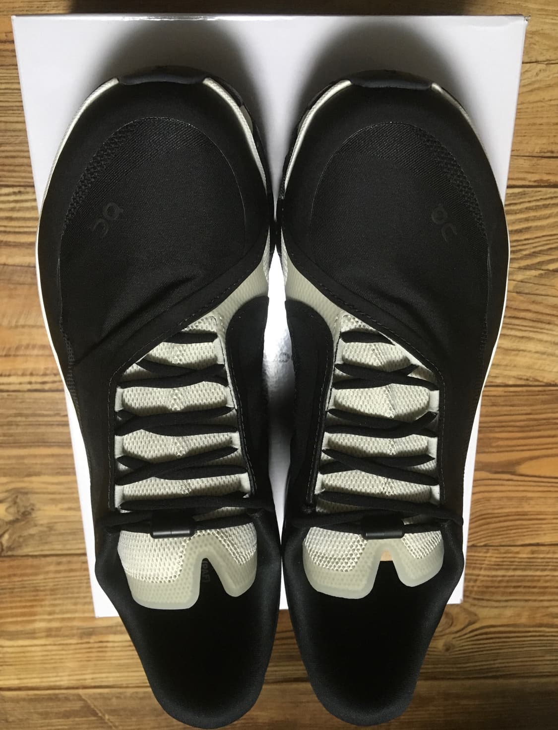 온러닝 파프 클라우드몬스터 하이퍼 블랙 판매합니다 상품이미지2