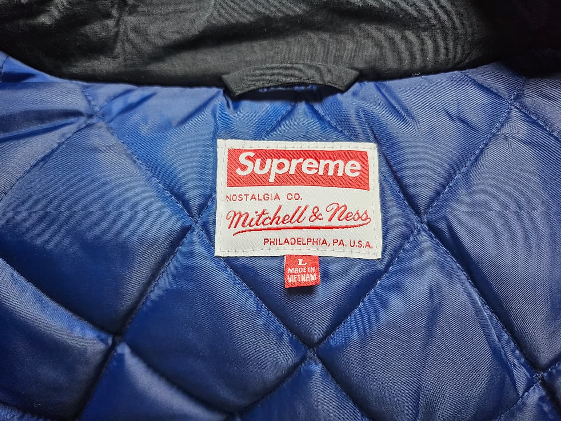 슈프림 미첼 & 네스 NCAA 후드 스타디움 자켓 블랙 - 24FW 상품이미지3