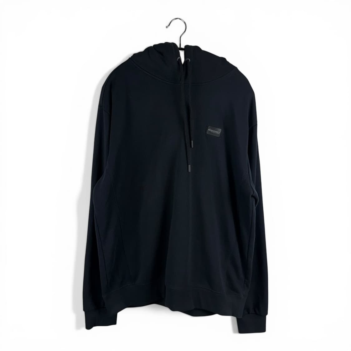 (105) 디스커버리 스몰로고 후드 티 블랙 상품이미지1