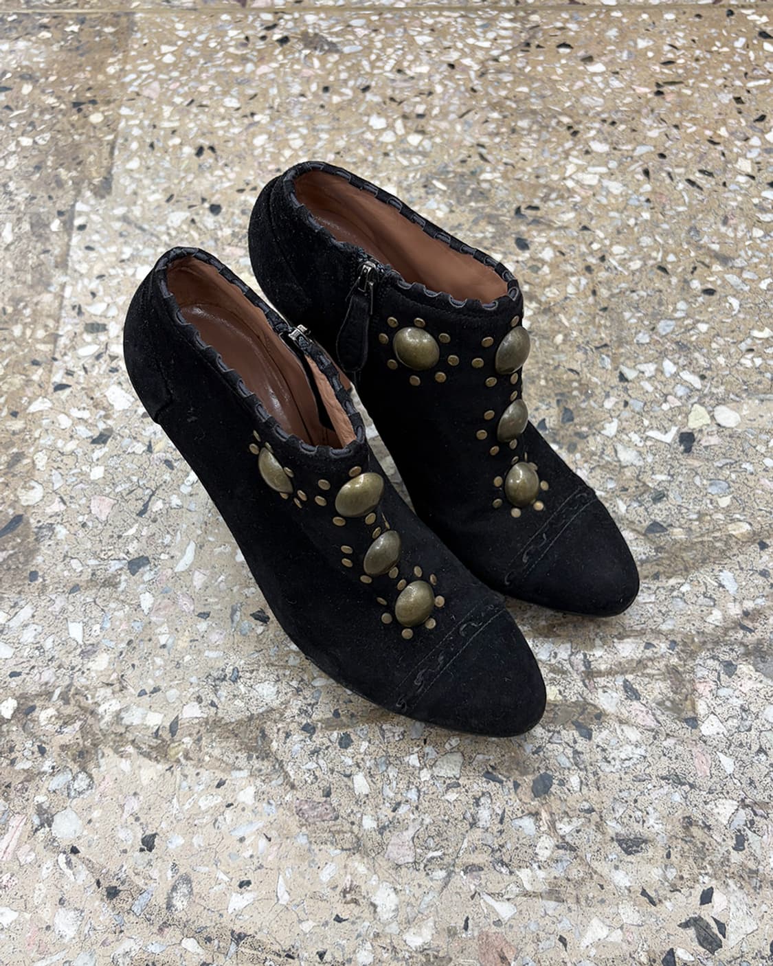 알라이아 스웨이드 펌프스 상품이미지1