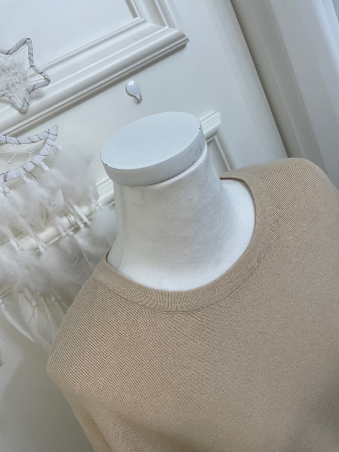 beige unbalance wood button soft knit to 상품이미지9