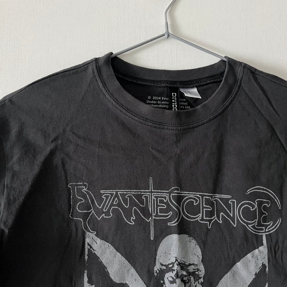 H&M 에반에센스 그래픽 티셔츠 상품이미지2