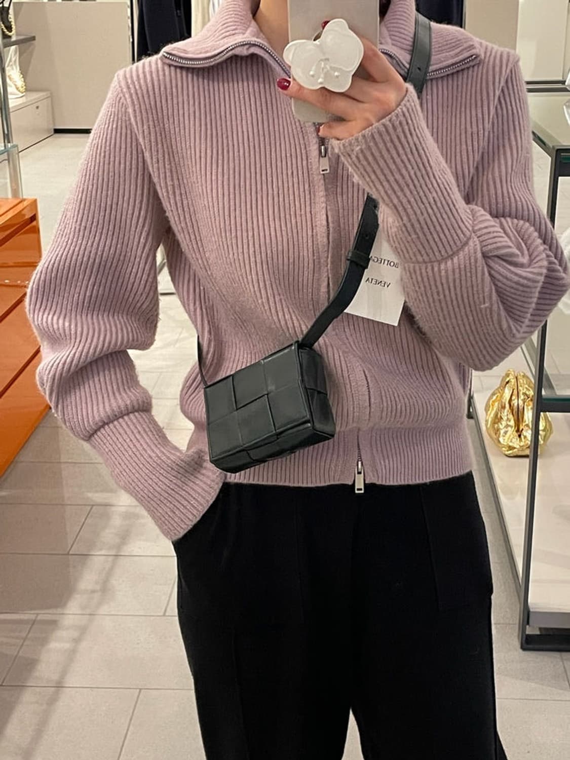 보테가 베네타 미니 레더 카세트백 블랙 상품이미지8