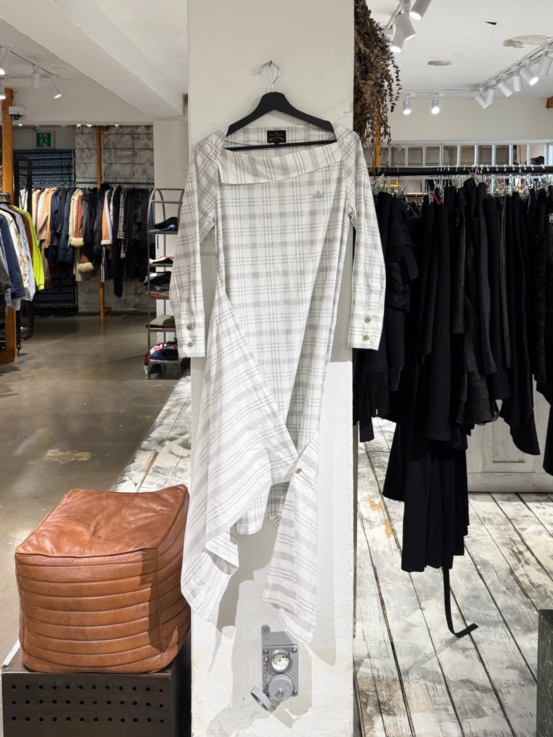 비비안웨스트우드 앵글로매니아 화이트 체크 랩 원피스 상품이미지1