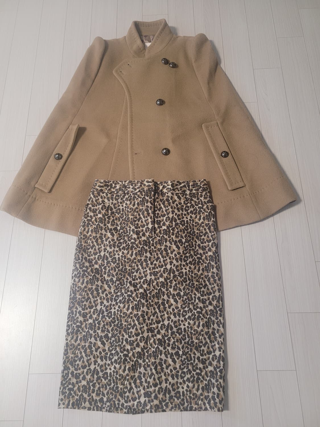 ✨ 오즈세컨(O’2nd) 케이프 핏 울 코트 / 베이지 / 1사이즈
구입 상품이미지1