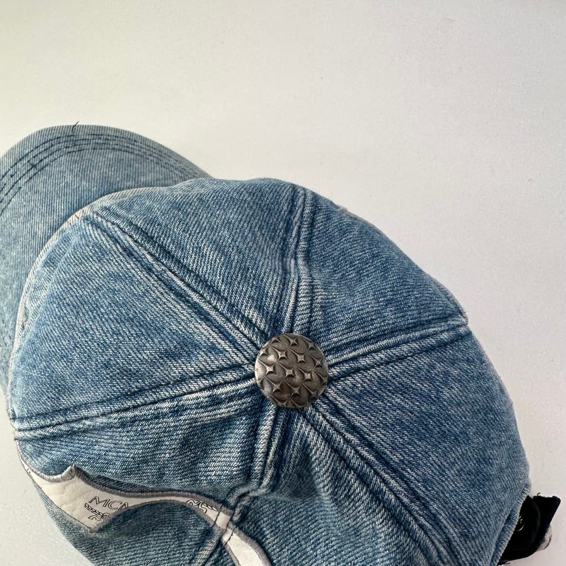 OS 떠그클럽 X MCM 레더포인트 트라이벌 데님볼캡 상품이미지3