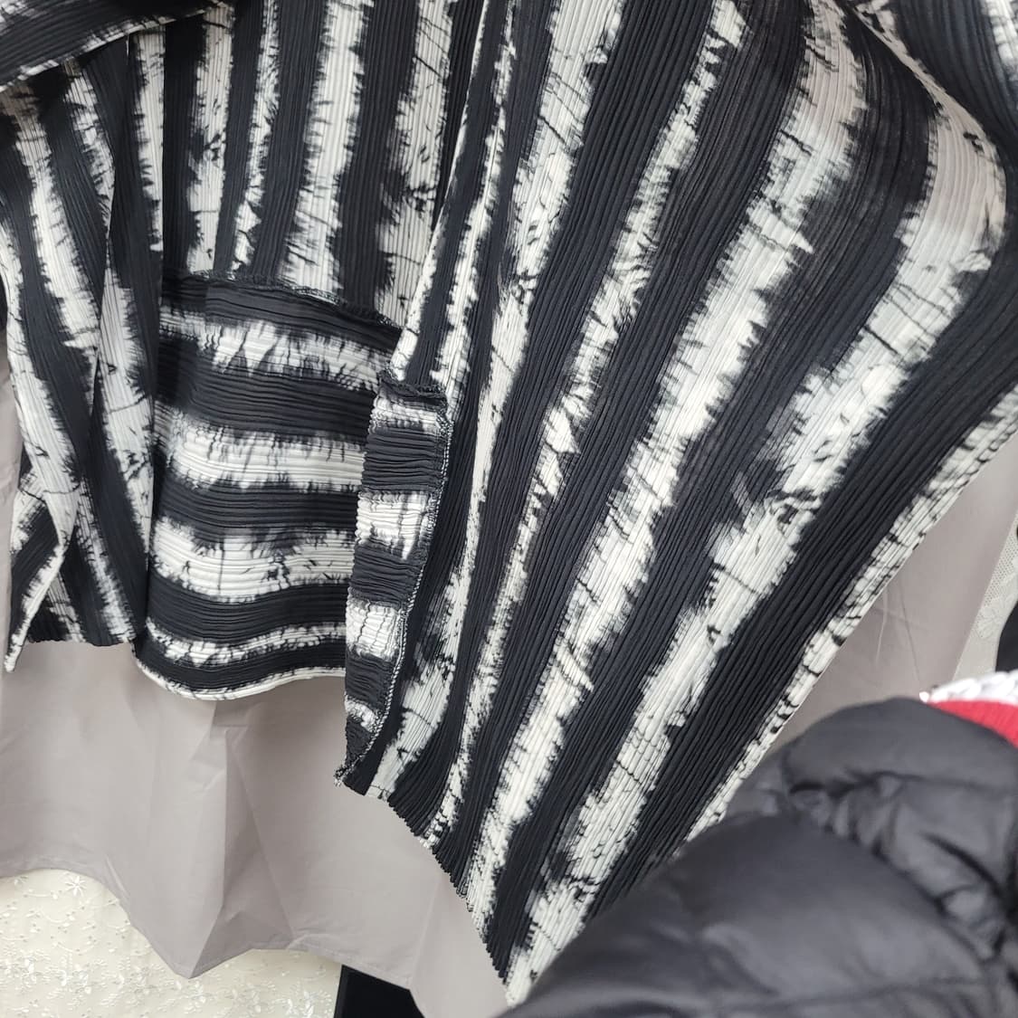 블랙 화이트 주름가디건 상품이미지8