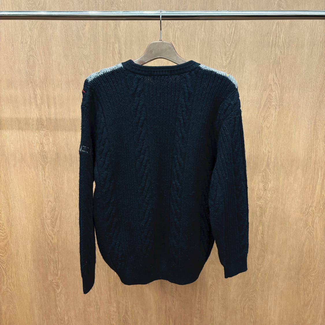 겐조 골프 라운드넥 울 케이블 니트 소매 로고 자수 디테일 루즈핏 블랙 상품이미지3