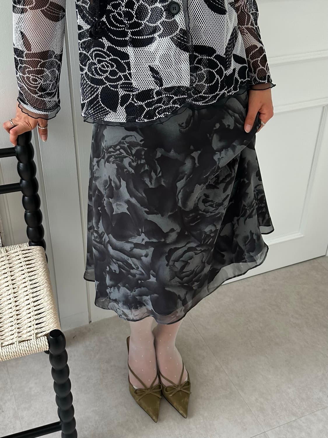 Givenchy black rose midi skirt 상품이미지1
