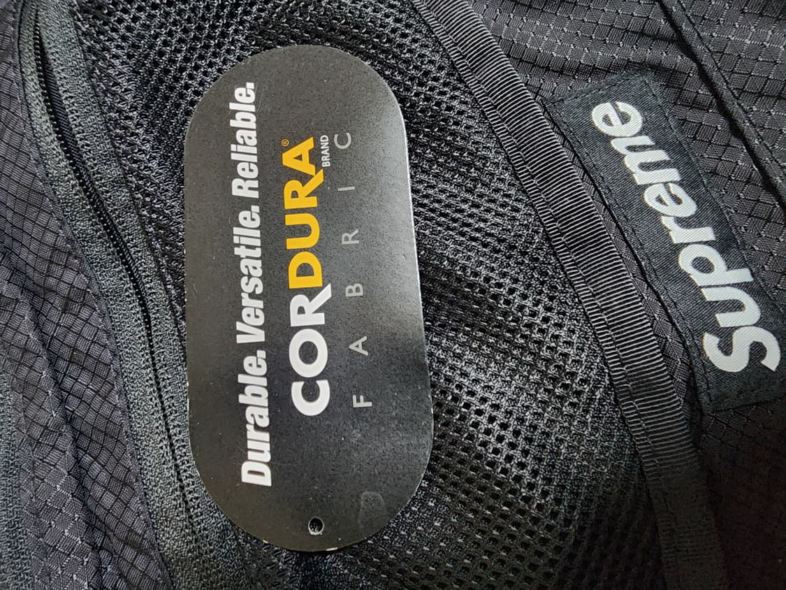 슈프림 스몰 메신저백 블랙 - 22SS 상품이미지8