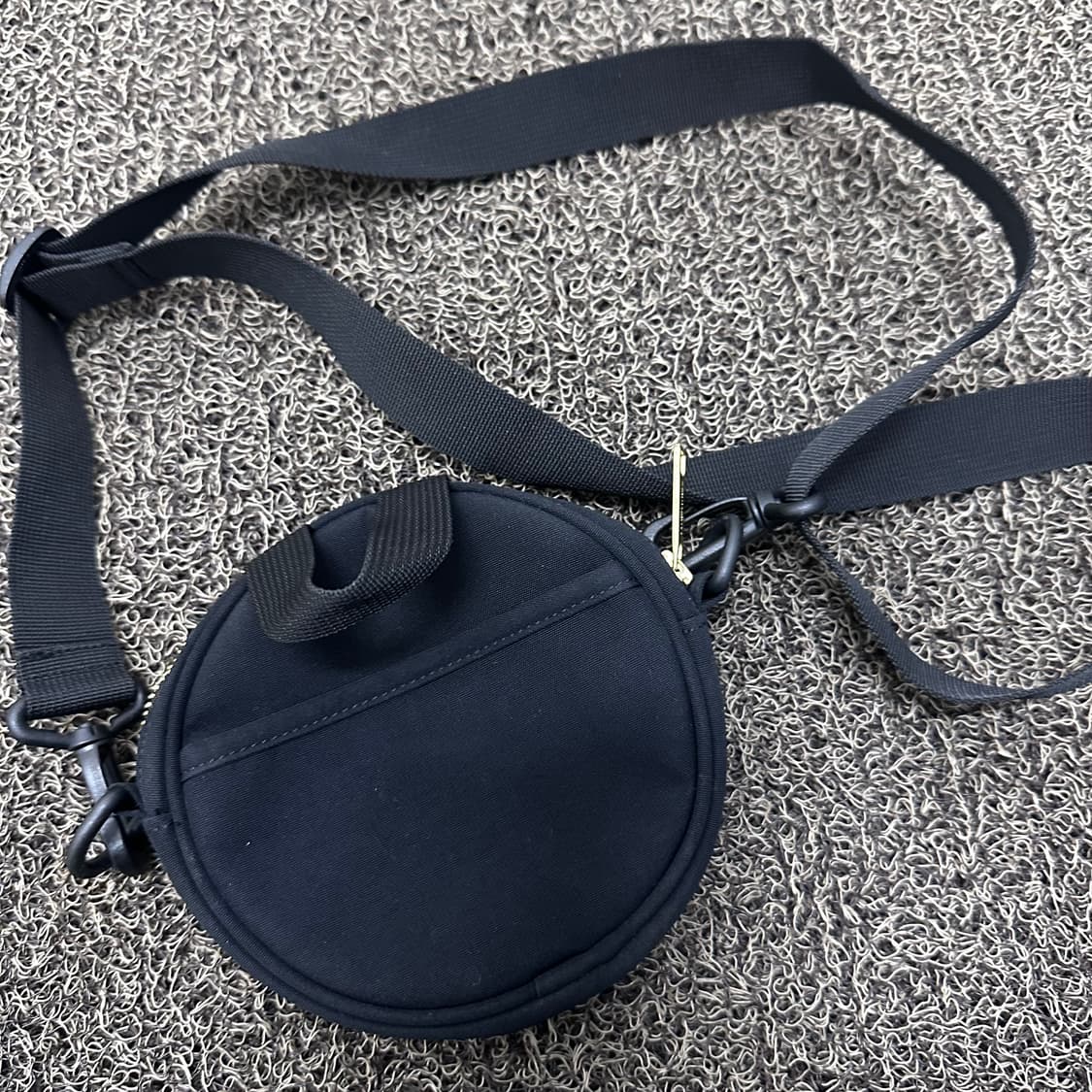 칼하트 클라트론 미니 크로스백 가방 블랙 상품이미지4