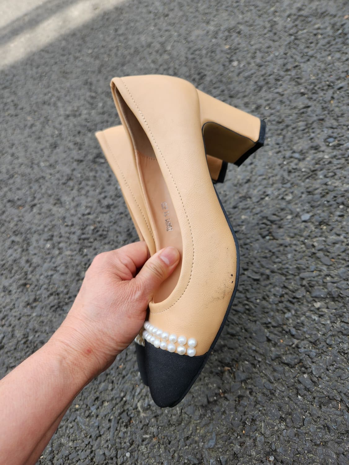 TIAD 진주 장식 여성 펌프스 베이지/블랙235 상품이미지2