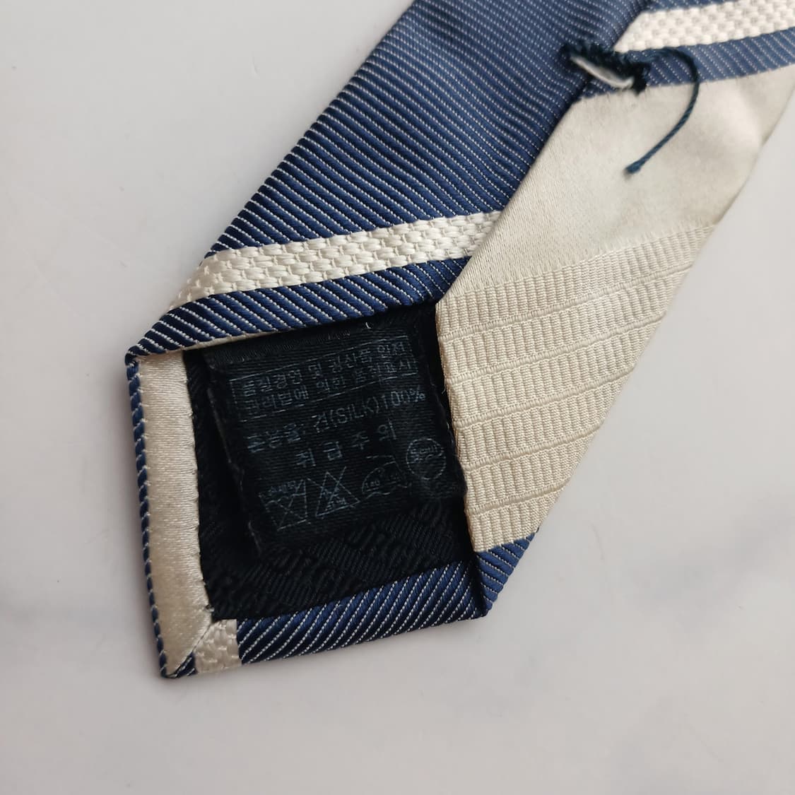 조르지오 아르마니 실크 스트라이프 넥타이 7.4cm A등급 A18586
 상품이미지9