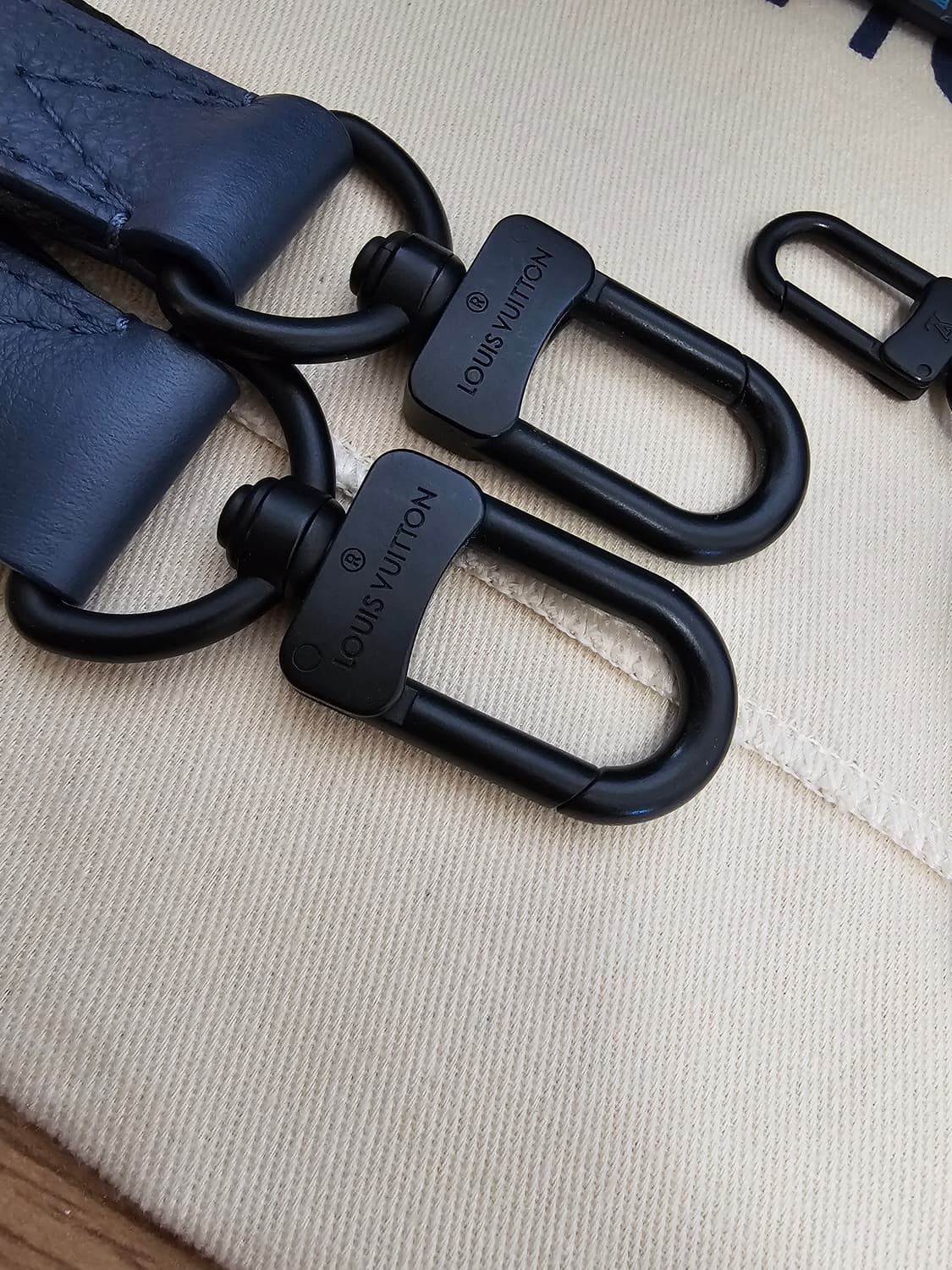 루이비통 올레더 쉐도우 트리오 메신저 크로스백 신형 리버블루 상품이미지10